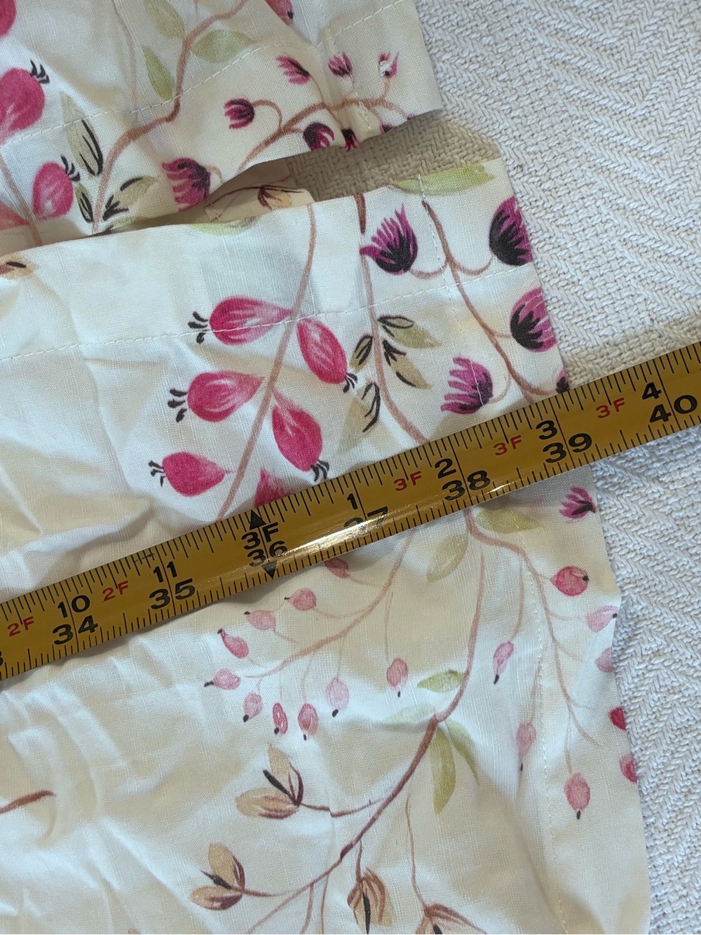 ⚪️⚪️Floral Button-Front Belted Robe in Cream with Pink Floral Print - Picture 9 of 11